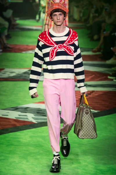 Look 15